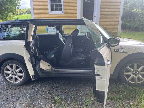 Used 2014 MINI Cooper Clubman S FWD image 8