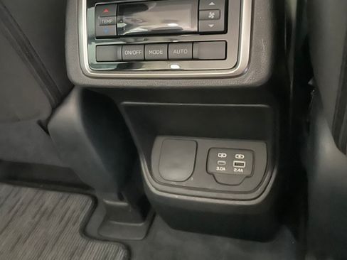 Used 2025 Subaru Ascent Premium AWD/4WD image 17