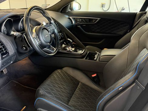 Used 2018 Jaguar F-TYPE SVR image 11