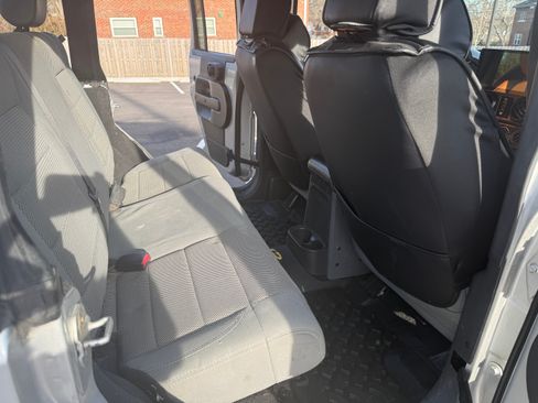 Used 2007 Jeep Wrangler Unlimited Sahara image 12