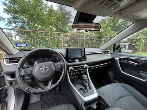 Used 2019 Toyota RAV4 XLE w/ Convenience Package image 27