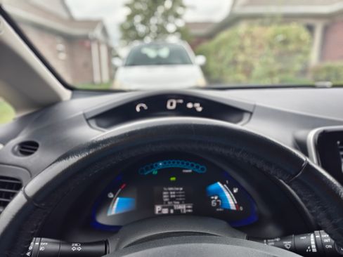 Used 2014 Nissan Leaf SL w/ Premium Package image 12