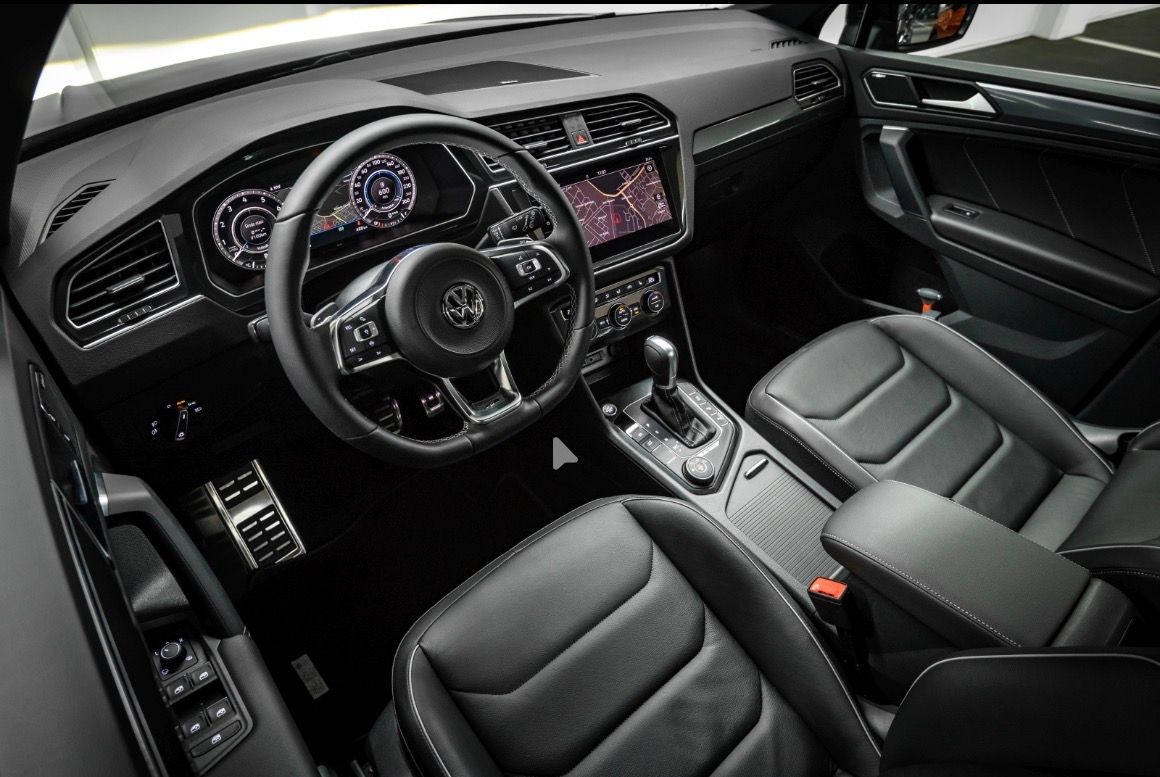 Used 2018 Volkswagen Tiguan SEL Premium w/ R-Line Package FWD image 4