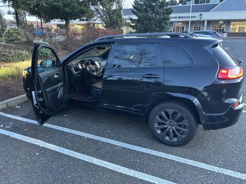 Used 2020 Jeep Cherokee High Altitude image 2