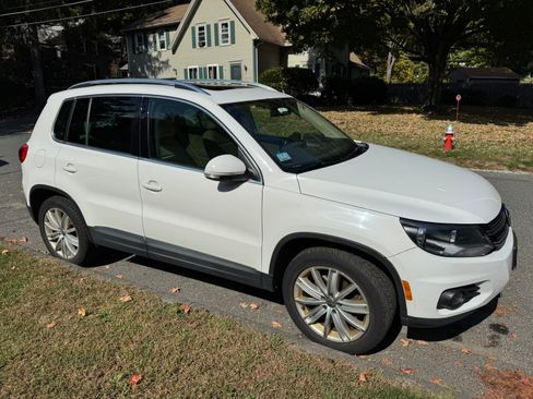 Used 2014 Volkswagen Tiguan S image 5