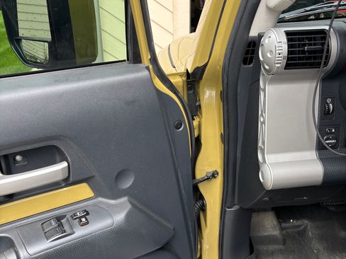 Used 2009 Toyota FJ Cruiser 4WD image 28