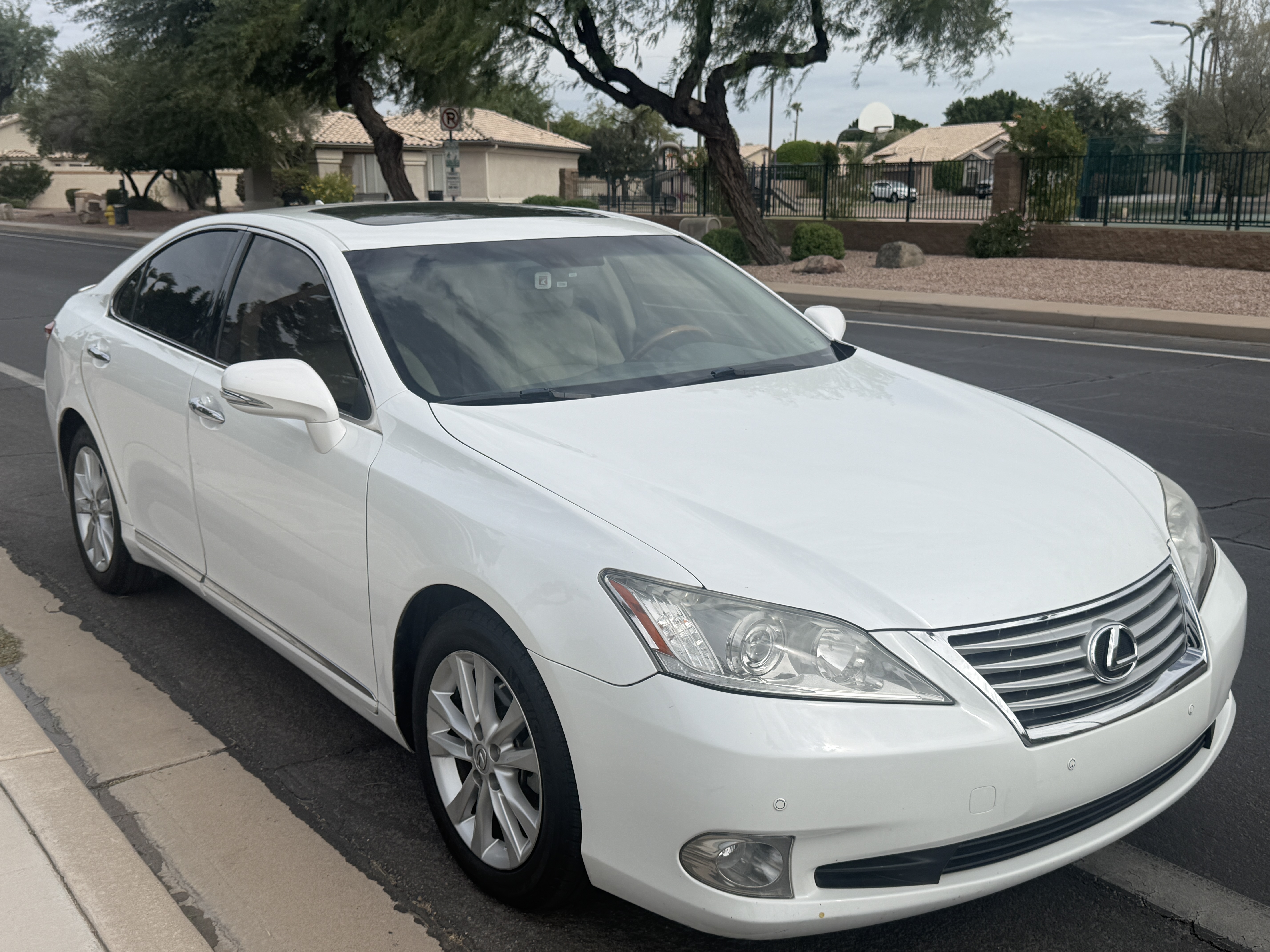 Used 2010 Lexus ES 350 FWD image 2