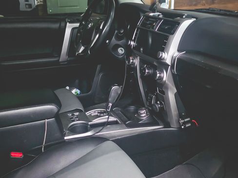 Used 2014 Toyota 4Runner SR5 Premium image 8