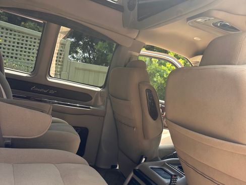 Used 2019 Chevrolet Express 2500 Extended RWD image 5