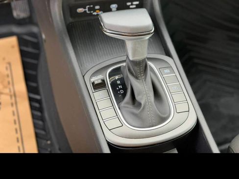 Used 2025 Hyundai Kona SEL image 11