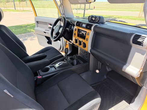 Used 2008 Toyota FJ Cruiser 4WD image 16
