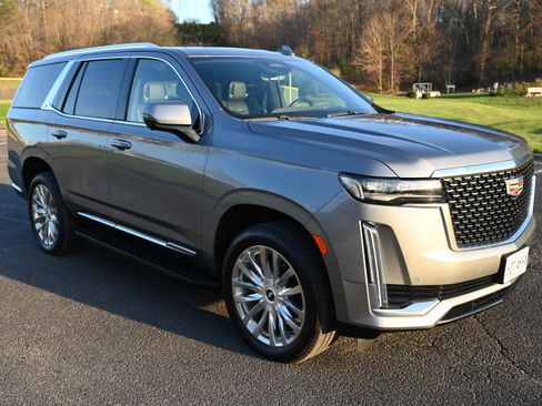 Used 2021 Cadillac Escalade Premium Luxury image 11