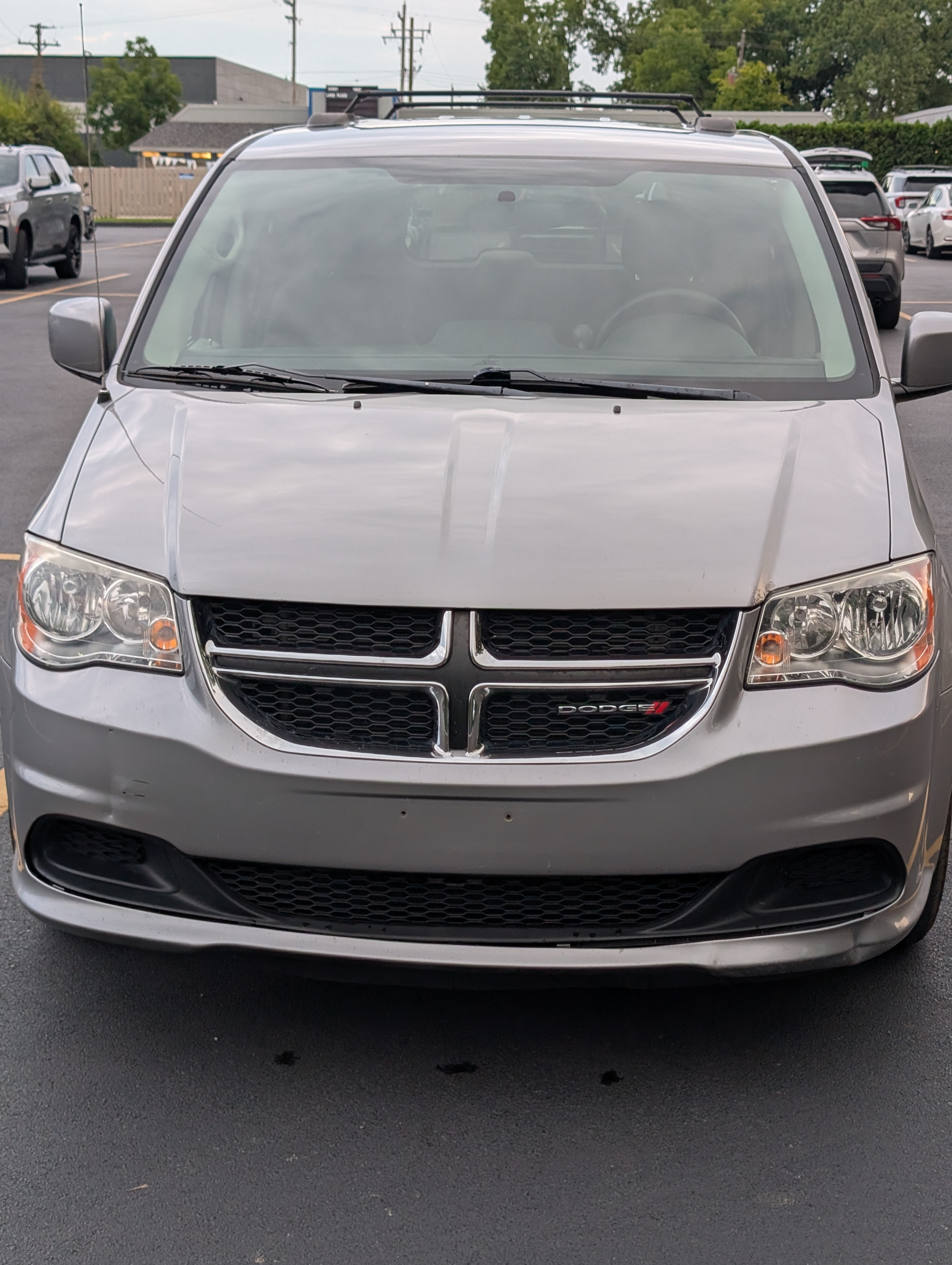 Used 2016 Dodge Grand Caravan SXT w/ Rear Park Assist Package FWD image 1