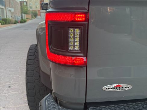 Used 2020 Jeep Gladiator Overland AWD/4WD image 10
