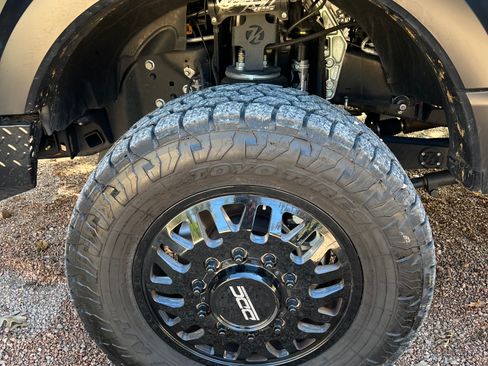 Used 2025 Ford F450 Platinum w/ FX4 Off-Road Package image 19