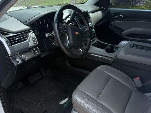 Used 2016 Chevrolet Suburban LT w/ Luxury Package RWD image 10