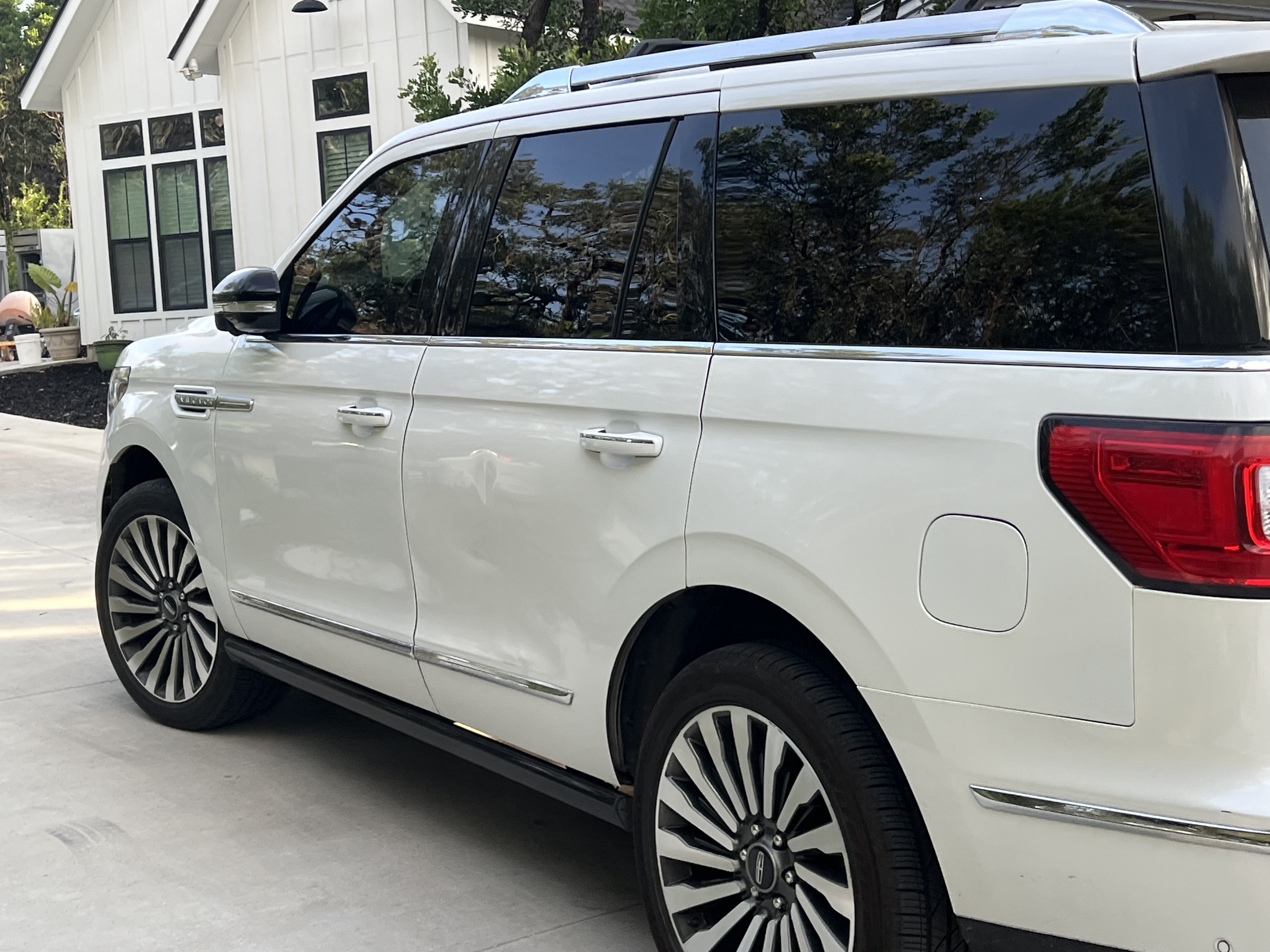Used 2020 Lincoln Navigator Reserve w/ Luxury Package RWD image 1