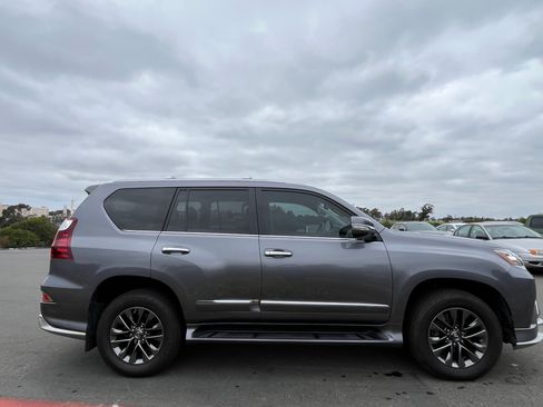 Used 2018 Lexus GX 460 Premium AWD/4WD image 2