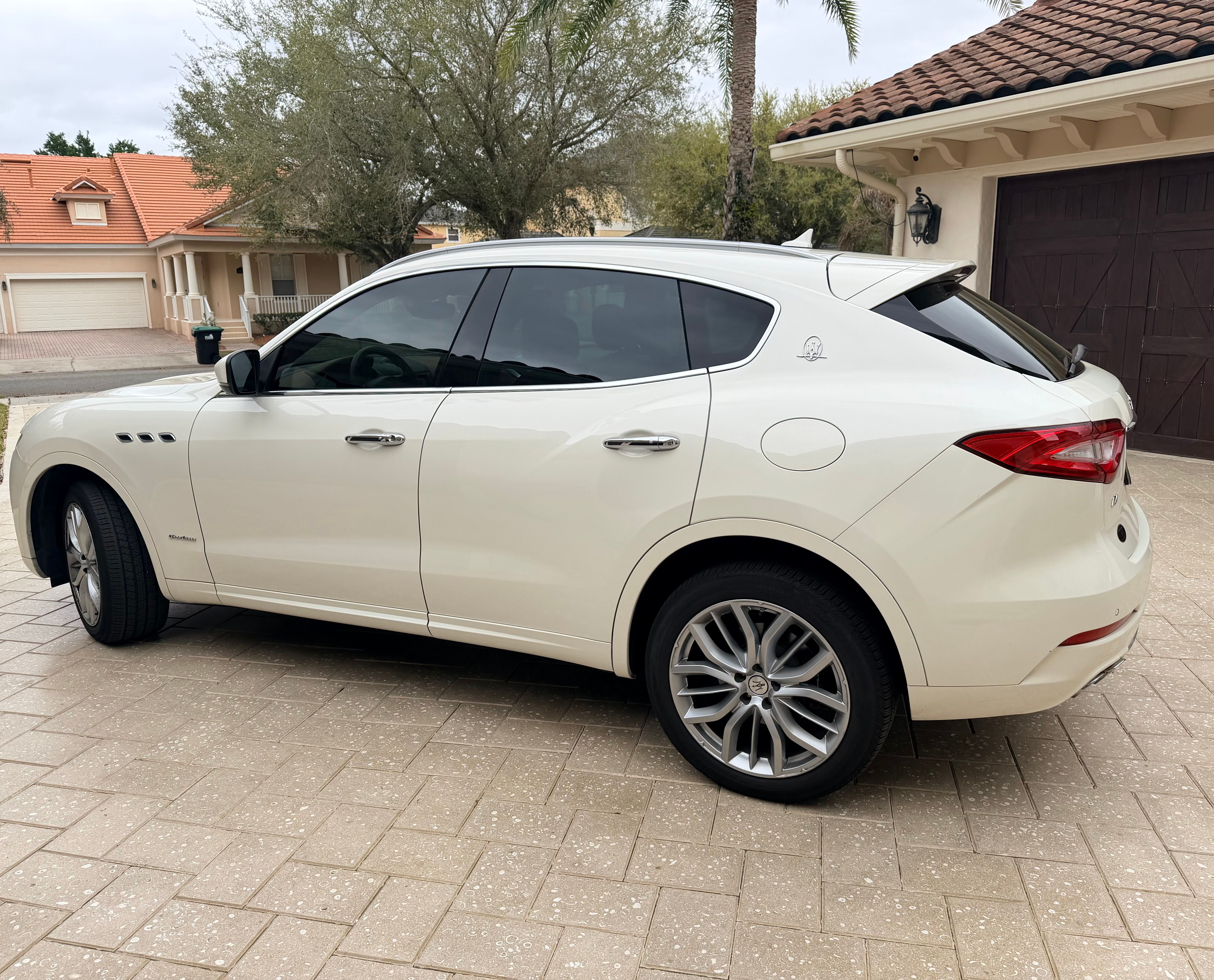 Used 2020 Maserati Levante GranLusso AWD/4WD image 5