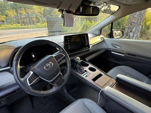 Used 2022 Toyota Sienna XLE image 14