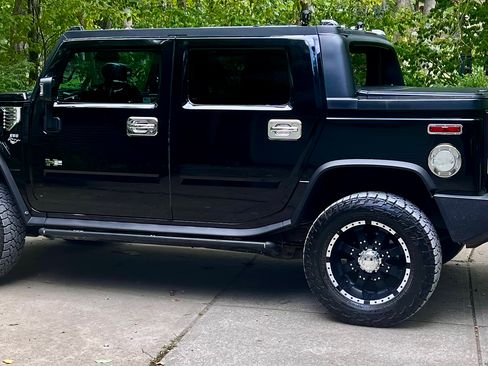 Used 2005 HUMMER H2 SUT Sport Utility Pickup 4D w/ Preferred Equipment Group image 1