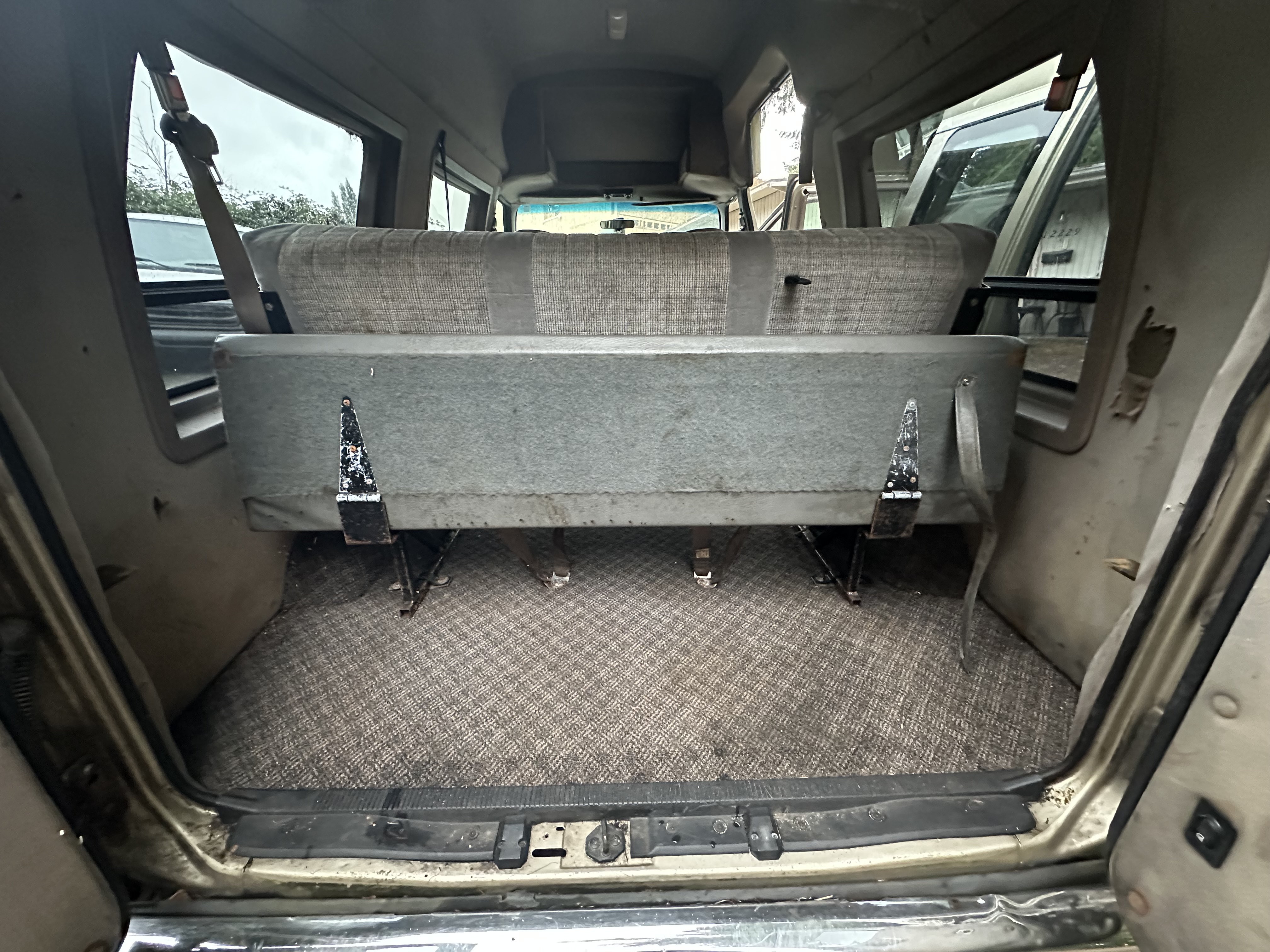 Used 2000 Ford E-150 and Econoline 150 RWD image 8