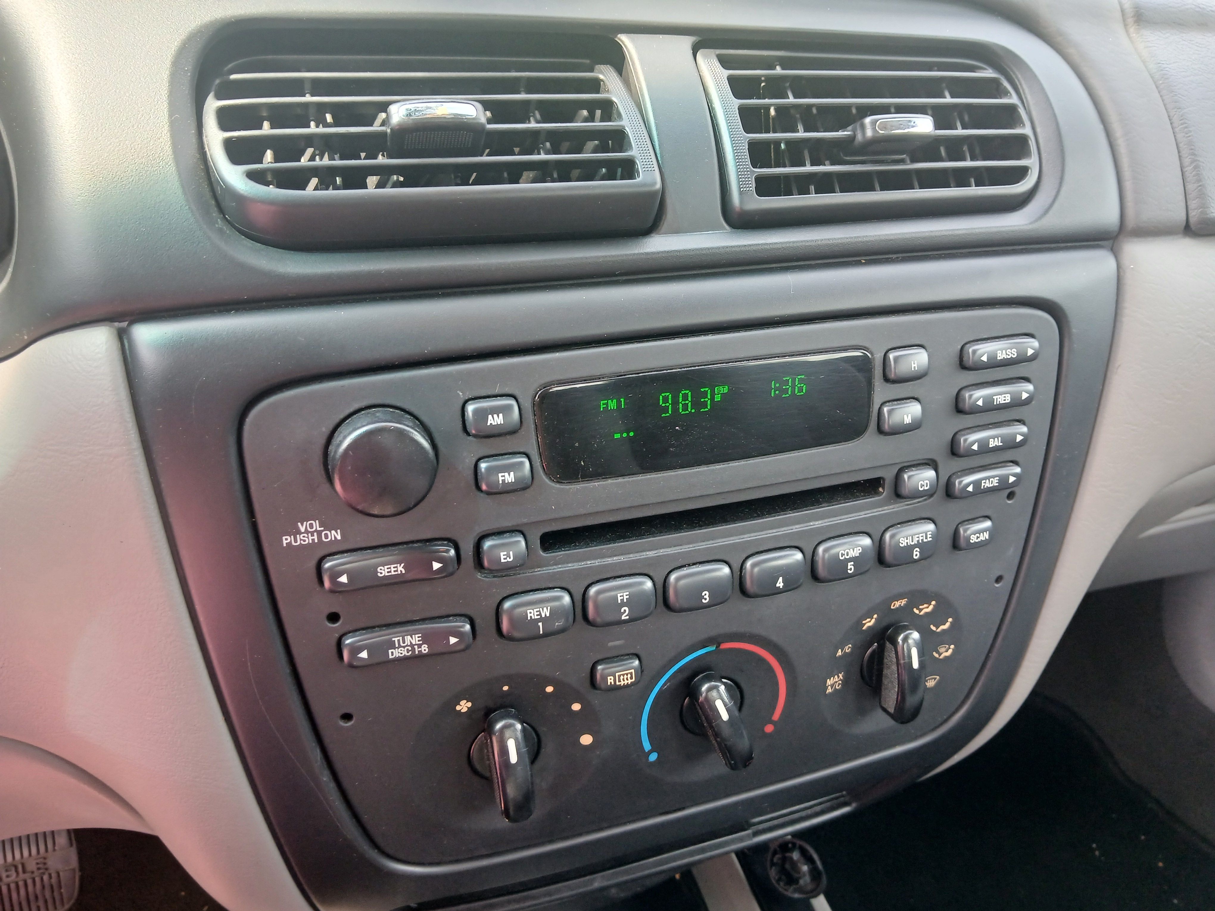 Used 2002 Ford Taurus SES FWD image 6