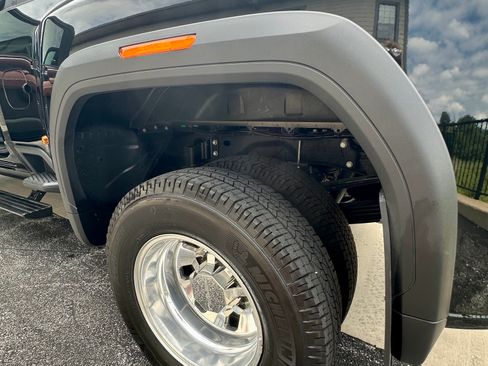 Used 2024 GMC Sierra 3500 Denali Ultimate AWD/4WD image 4