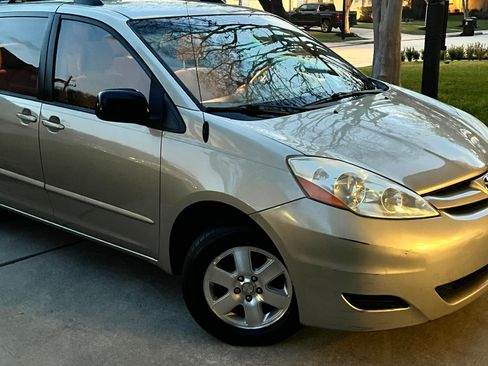 Used 2006 Toyota Sienna CE image 4