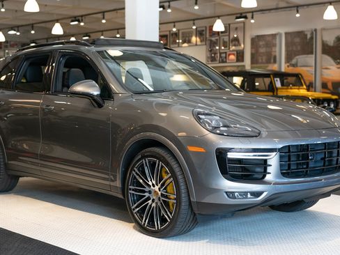 Used 2016 Porsche Cayenne Turbo S image 1