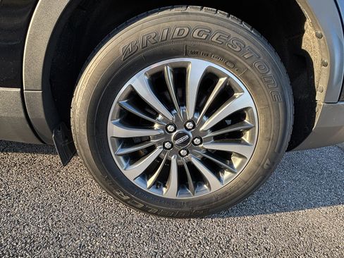 Used 2020 Lincoln Nautilus Reserve image 26