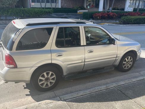 Used 2004 Buick Rainier CXL Plus w/ Sun And Satellite Package image 2