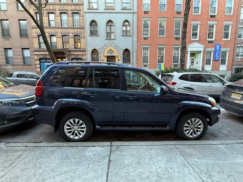 Used 2005 Lexus GX 470 image 4