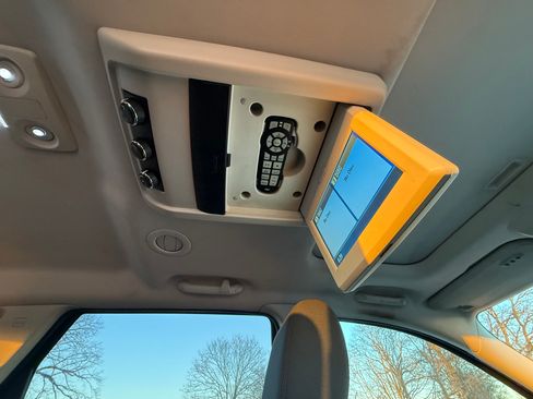 Used 2009 Dodge Journey SXT w/ Rear Seat Video Group image 22