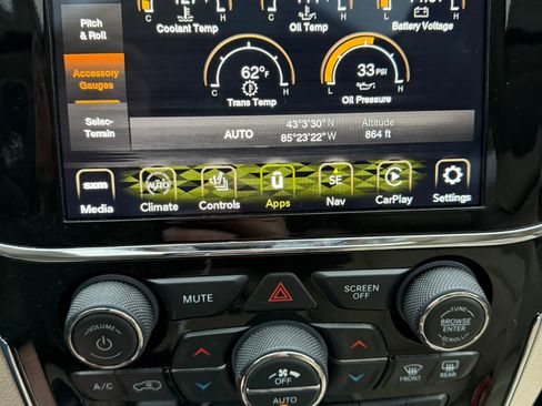 Used 2021 Jeep Grand Cherokee Limited image 12