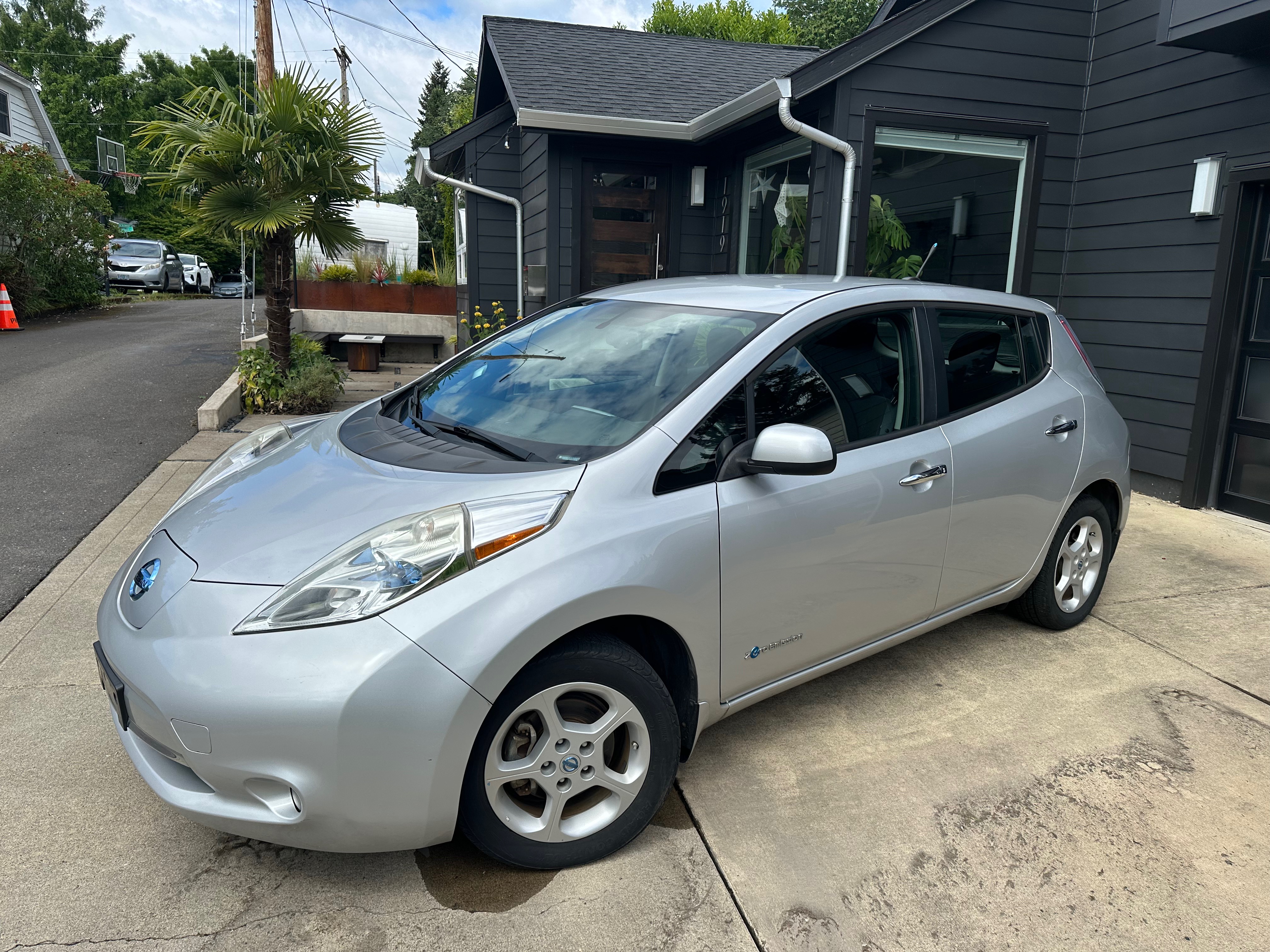 Used 2013 Nissan Leaf SV w/ LED & Quick Charge Pkg FWD image 5