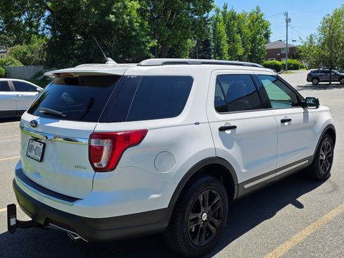Used 2018 Ford Explorer XLT w/ Equipment Group 202A AWD/4WD image 8