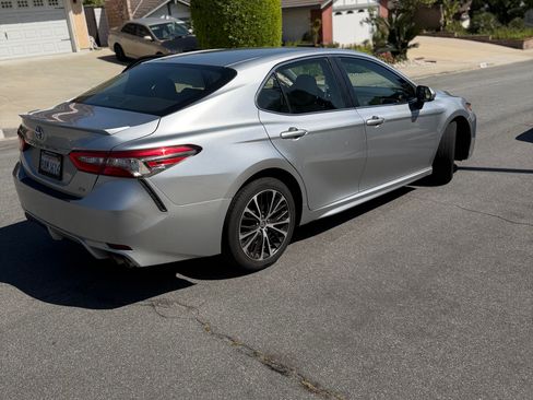 Used 2018 Toyota Camry SE FWD image 10