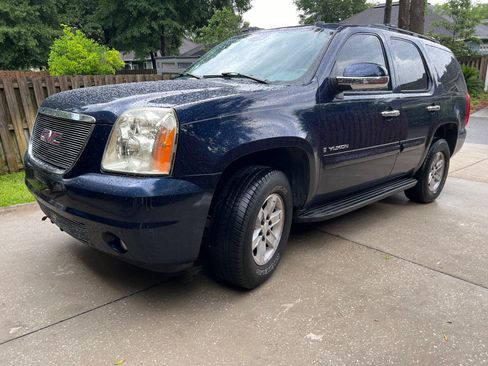 Used 2008 GMC Yukon SLT w/ SLT Preferred Equipment Group image 2