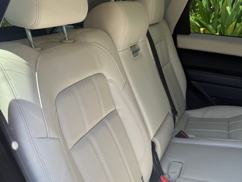 Used 2020 Land Rover Range Rover Sport HSE image 16