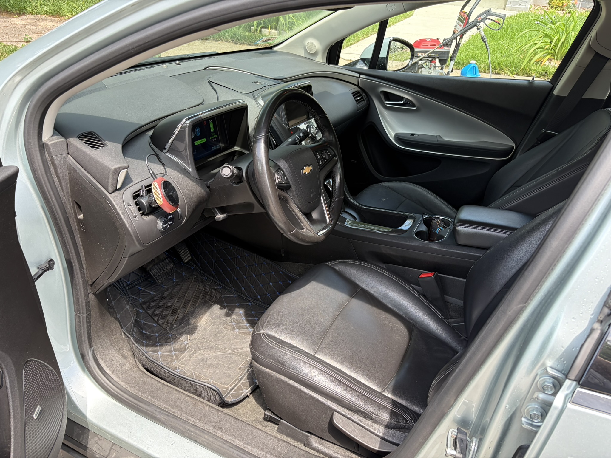 Used 2013 Chevrolet Volt Premium w/ Premium Trim Package FWD image 10