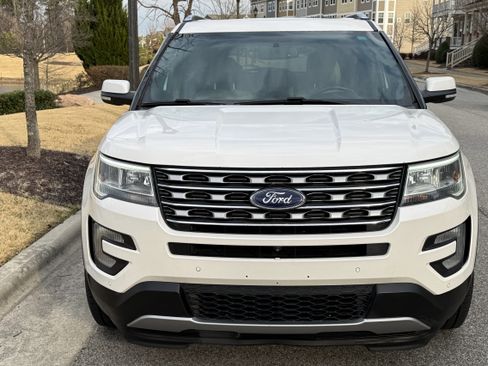Used 2016 Ford Explorer Limited image 2
