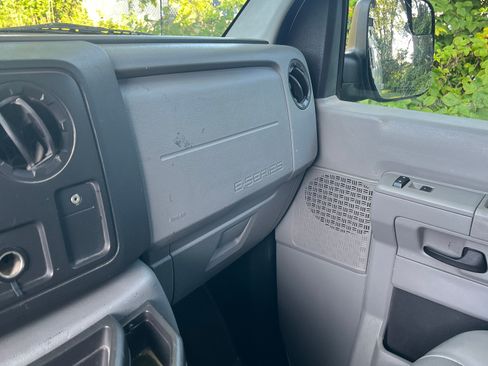 Used 2014 Ford E-150 and Econoline 150 w/ Power Group RWD image 10