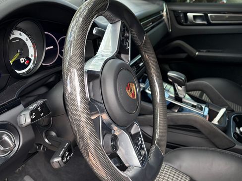 Used 2023 Porsche Cayenne Platinum Edition image 4