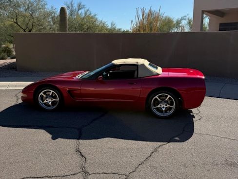 Used 2001 Chevrolet Corvette Convertible w/ Preferred Equipment Group2 image 9