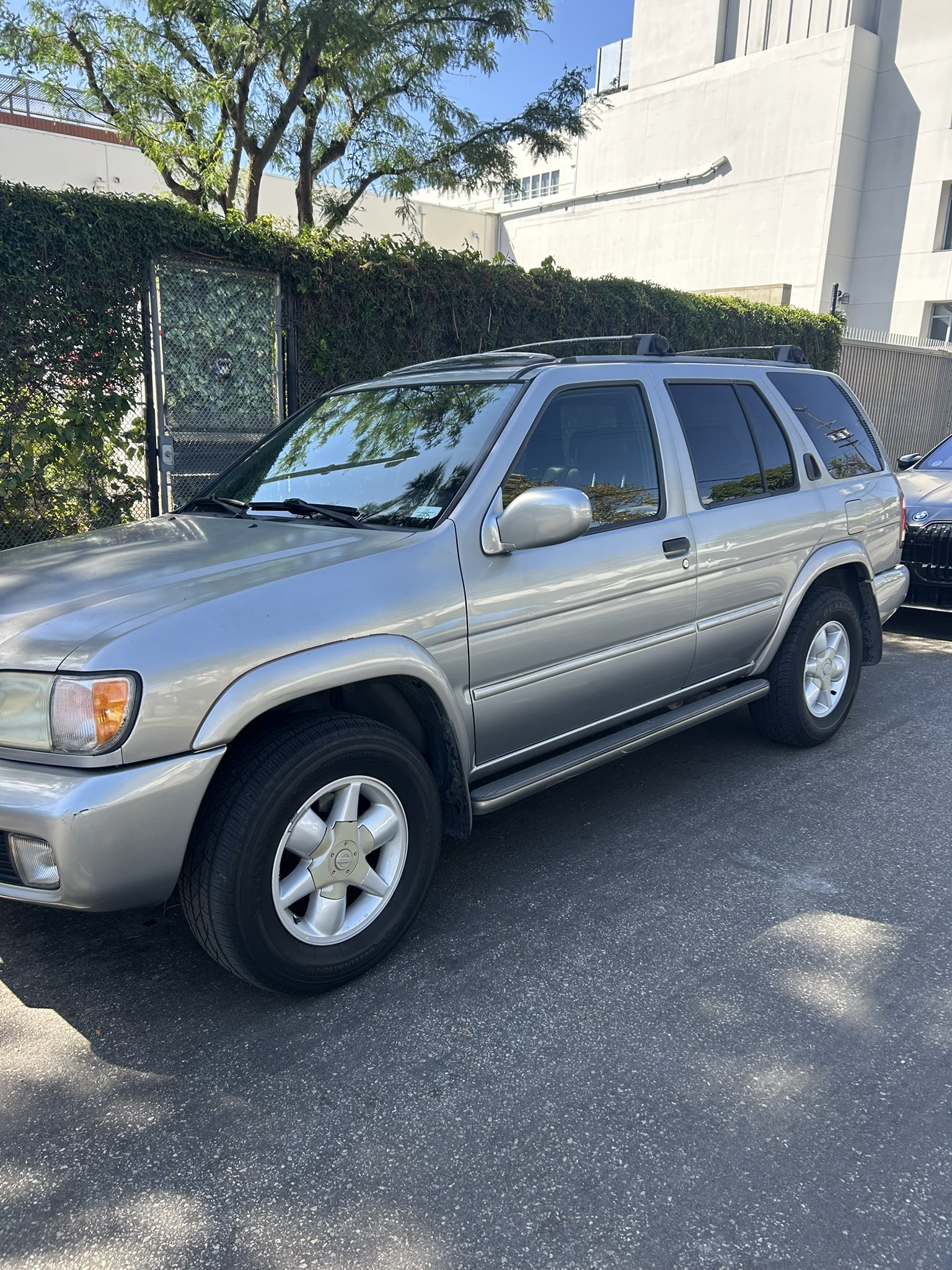 Used 2001 Nissan Pathfinder LE RWD image 6