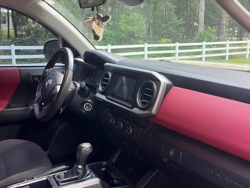 Used 2019 Toyota Tacoma SR5 RWD image 13