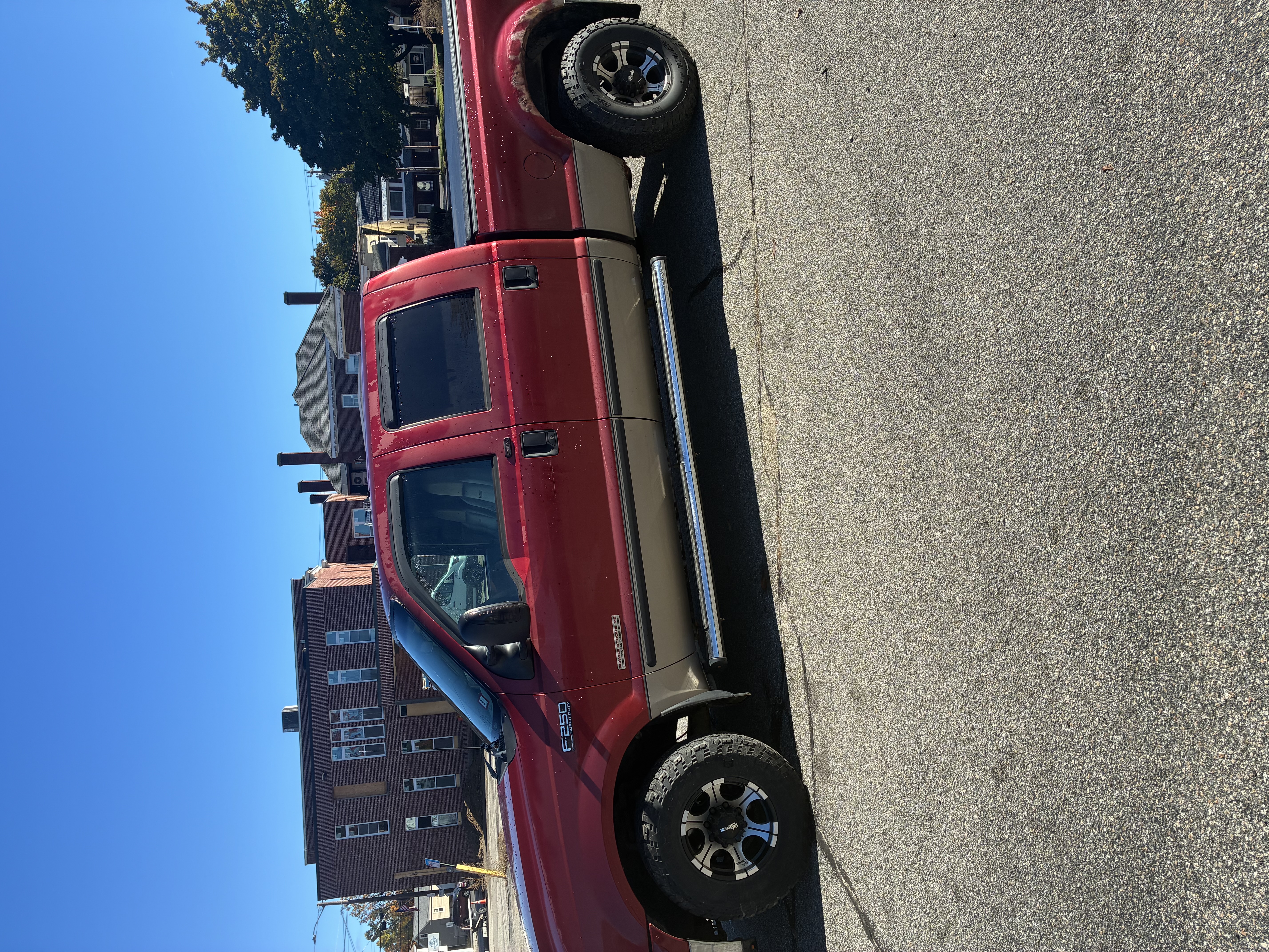 Used 2003 Ford F250 Lariat RWD image 2