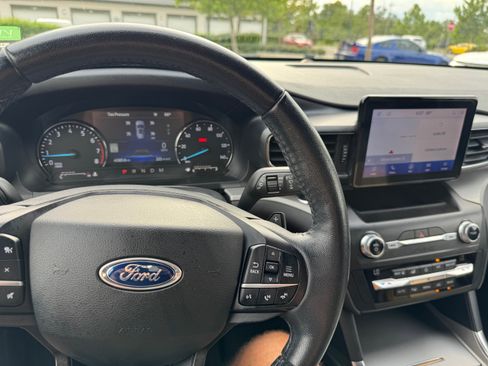 Used 2020 Ford Explorer XLT w/ Equipment Group 202A RWD image 15