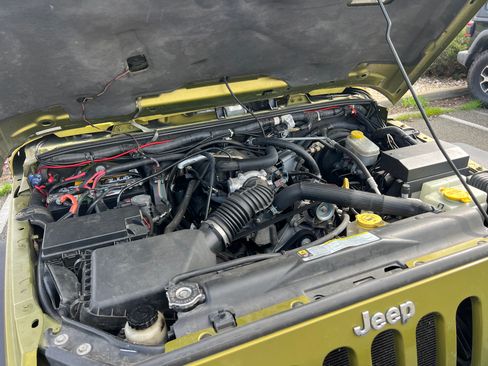 Used 2007 Jeep Wrangler Unlimited Sahara w/ Dual Top Group image 23